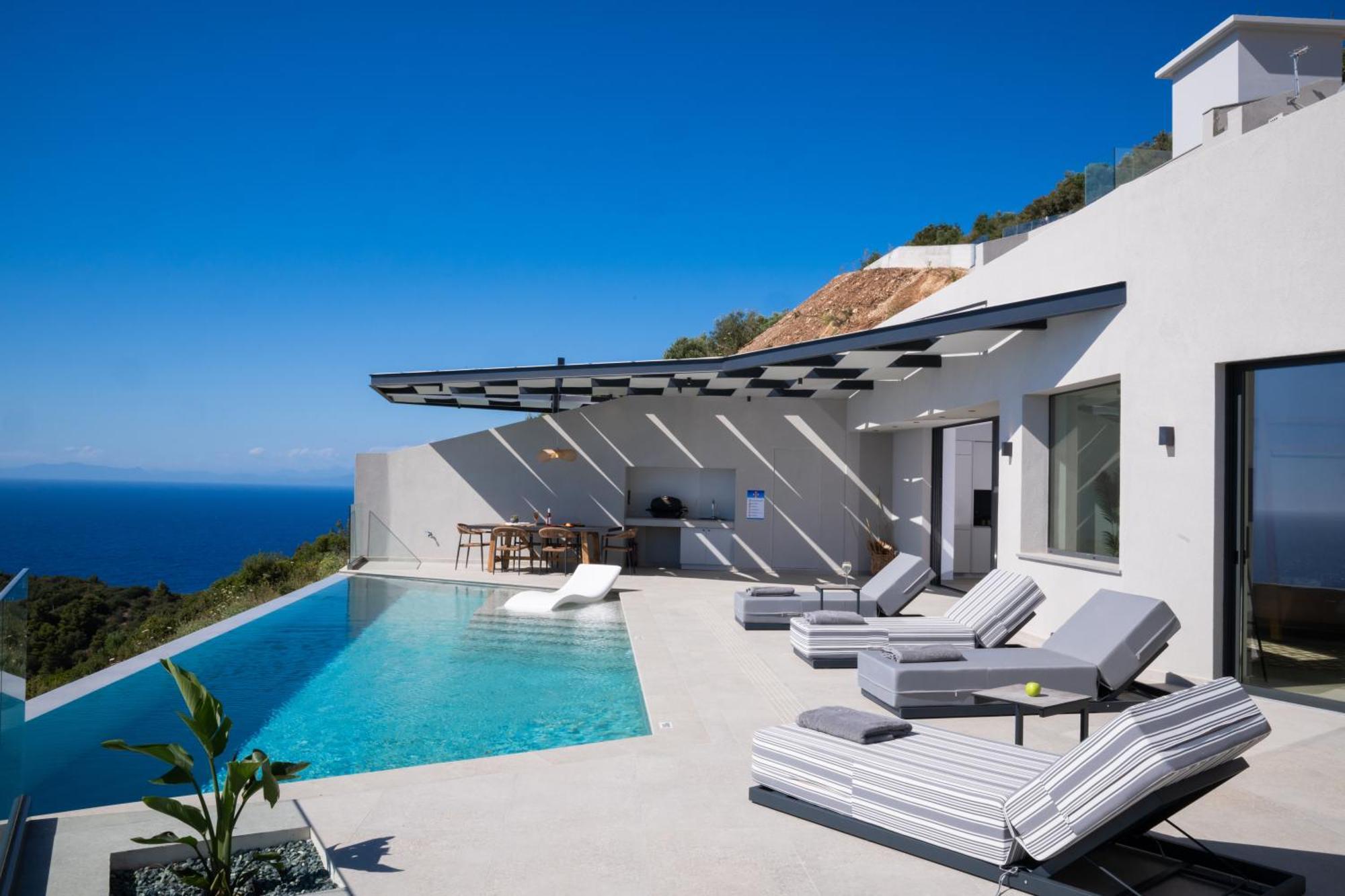 Villa Aelliades *